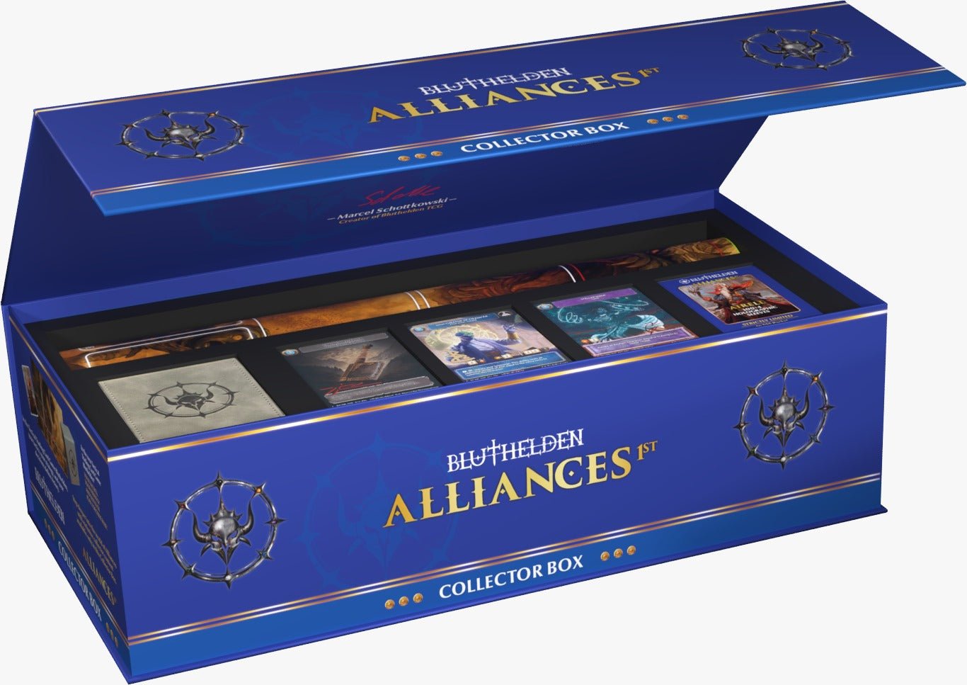 1 DECKBOX MIT SIGNIERTEM KARTENTRENNER
3 ZUSÄTZLICHE FOIL-KARTEN MIT DIGITALER SIGNATUR DES KÜNSTLERS
ARTWORK-SLEEVES „AIREL“ VON HELGE BALZER
EXKLUSIVE SPIELMATTE „VORAX“, NUR IN DIESEM SET ERHÄLTLICH